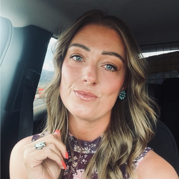 Meet your Posher, Stephanie - Picture 1 of 1